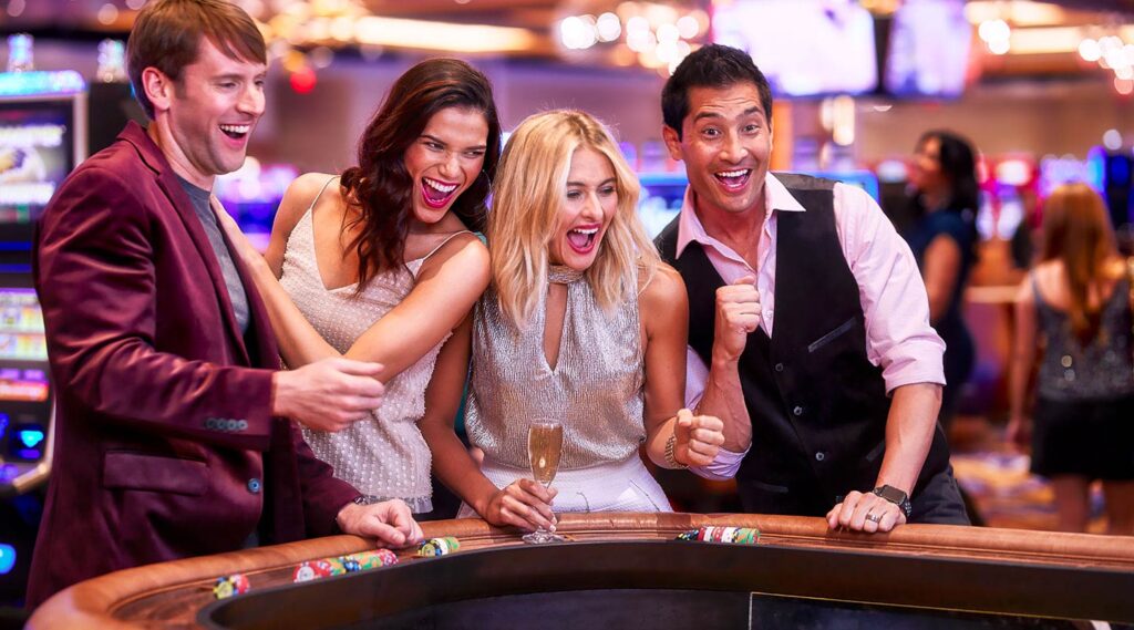 Những điều cần biết về Dealer trong Casino hiện nay 3 Dealer trong Casino có thể là cô nàng nóng bỏng hoặc chàng trai thanh lịch